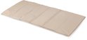 Beige matras opgevouwen, voor het Deryan campingbedje.