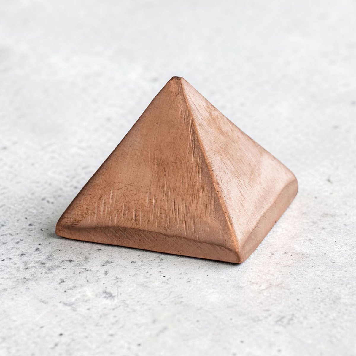 Koperen massieve piramide - Vastu - Meditatie | Deva Loves