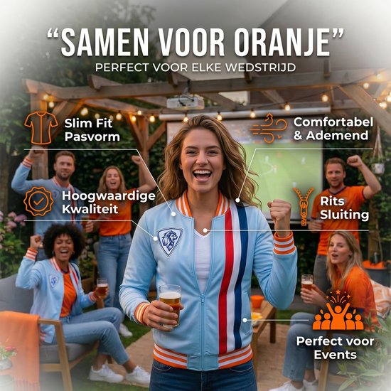 Vrolijke vrouw met Oranje jack, biertje in de hand, omringd door juichende fans op een zomerse dag. Oranje jack met leeuw embleem en strepen.