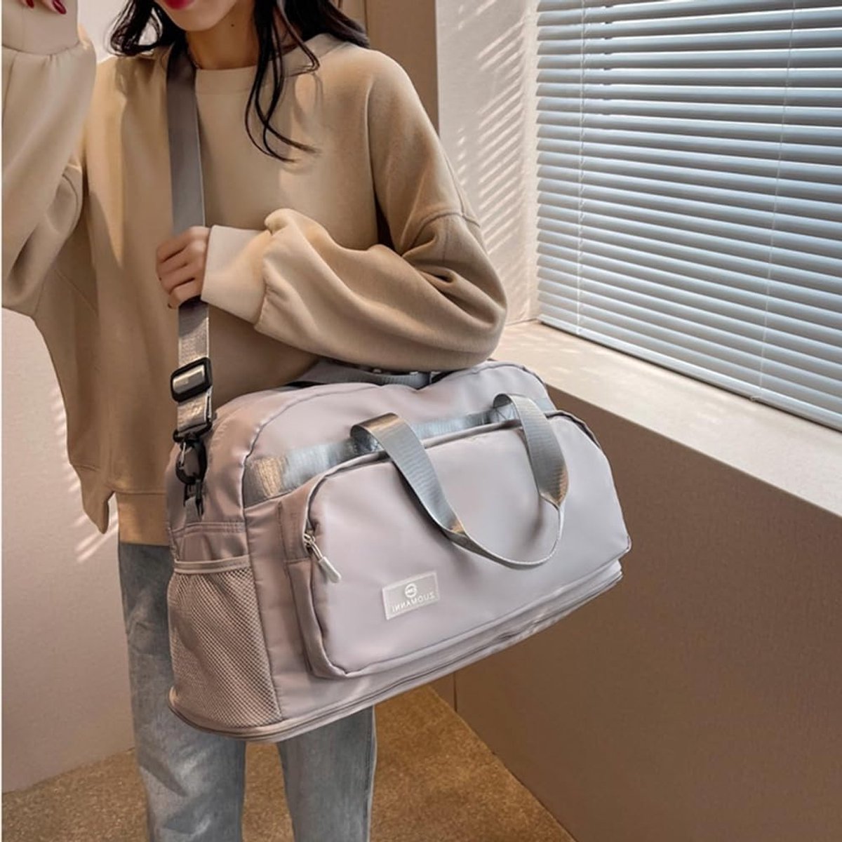 Grote Sport Duffle Bag voor Vrouwen 50L, Uitbreidbaar van 37.7L naar 50.7L, Waterdichte Sporttas voor Zwemmen, Reizen en Weekenduitjes, Ideaal als Gymtas en Handbagage, Grijs thumbnail 2