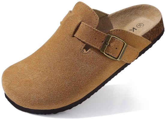 Mule en daim marron avec bride réglable et boucle, vue latérale, semelle en liège.