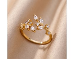Lundholm Sanna Ring Dames Goudkleurig – Premium Stainless Steel Gold PVD Plated – Verstelbare Ring met Zirkonia Steentjes – Open Ring met Blad Design Ringen Dames – One Size – Scandinavisch Design