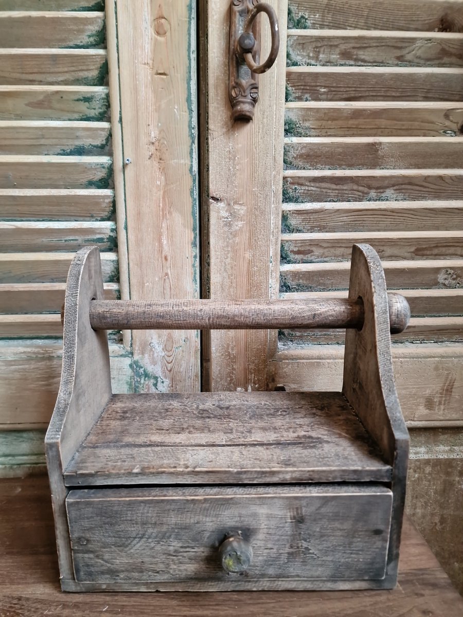 Houten keukenrolhouder met lade