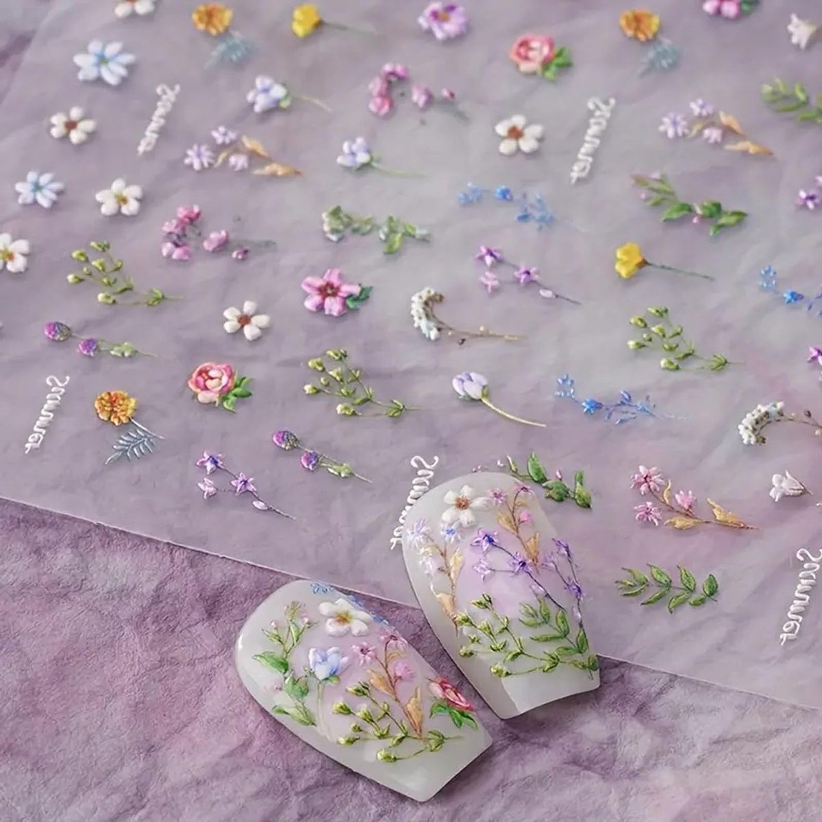 Set met zelfklevende nagelstickers voor creatieve nageldesigns, bloemenmotieven en nagelaccessoires