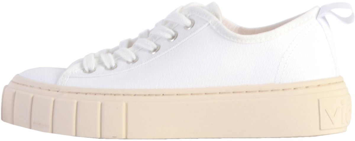 Sneakers met veters