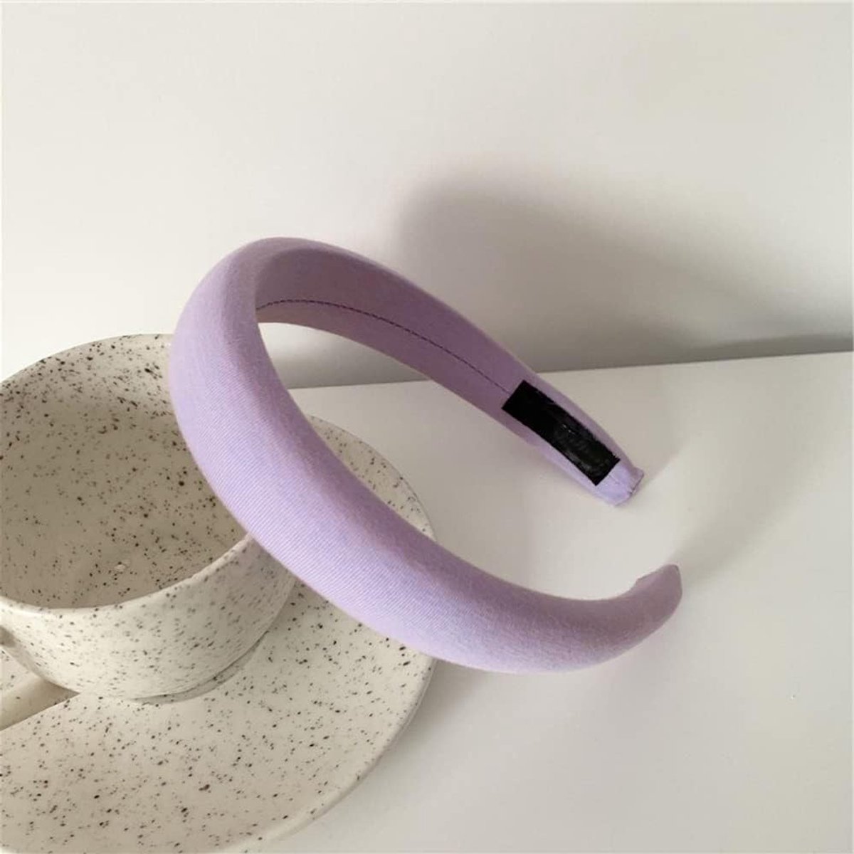 Stijlvolle Retro Satijnen Haarband voor Vrouwen en Meisjes - Brede, Eenvoudige en Elegante Accessoire voor Yoga, Reünies en Feestjes in Lichtpaars