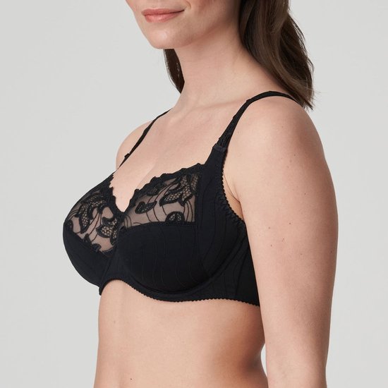 Zijzicht van een zwarte PrimaDonna Deauville beugel bh met kanten cups en gedetailleerde schouderbandjes.