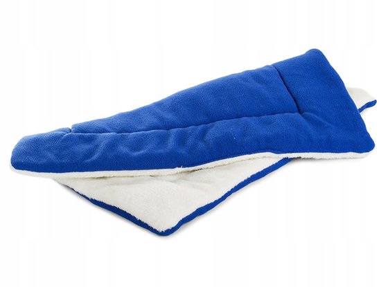Opgevouwen blauw hondenkussen met witte rand.