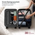 Open roze koffer met georganiseerde inhoud en een paraplu. 38 liter inhoud.