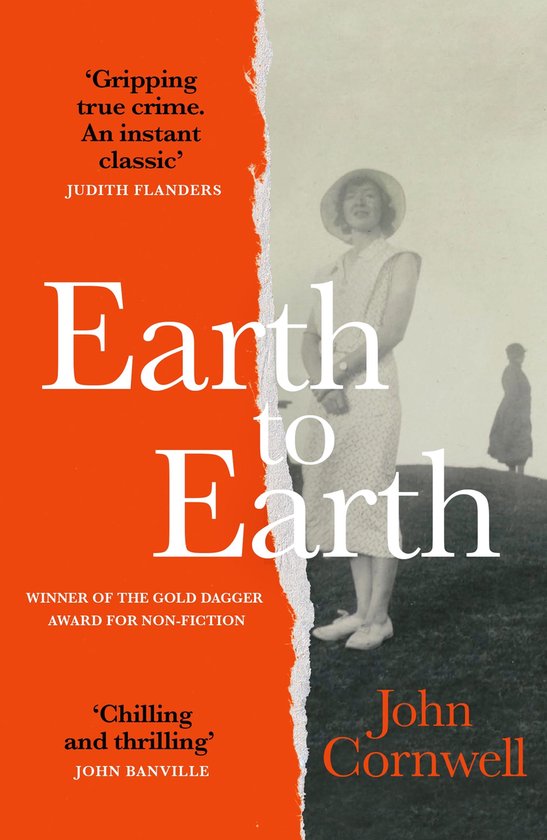 Boekomslag 'Earth to Earth' door John Cornwell: zwart-witfoto van een vrouw met hoed naast een feloranje achtergrond.