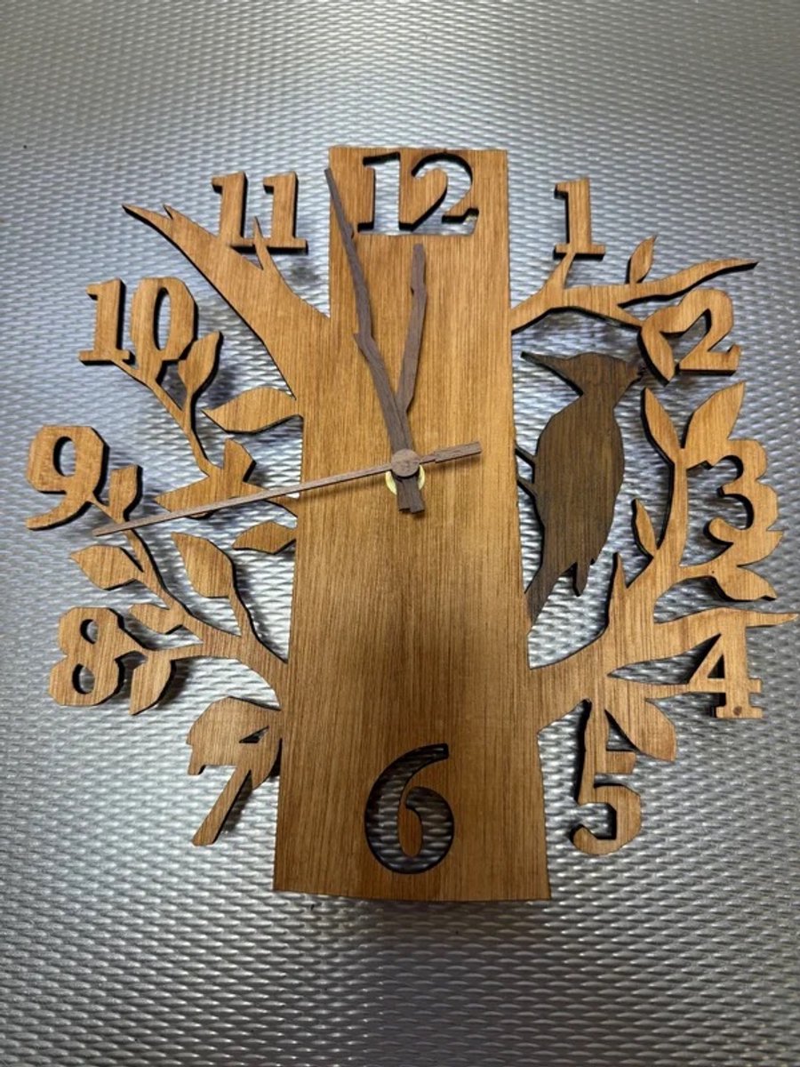 Wandklok boom met specht