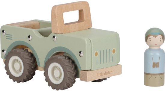 Voiture tout-terrain en bois vert pâle avec une figurine de safari en bois séparée à côté.