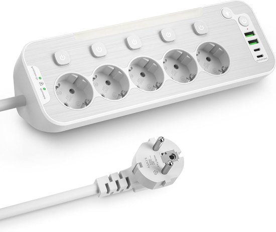 Grijze stekkerdoos met 5 stopcontacten, 2 USB-A en 2 USB-C poorten, met individuele aan/uit schakelaars en LED nachtlampje.