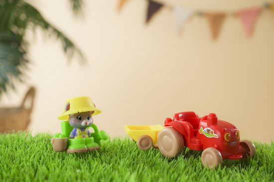 Klorofil Speelset Tuinieren - Tractor met Aanhangbare Kruiwagen, Tuindersoutfit met Gieter en Accessoires - Inclusief Brie Muisfiguur - Speelgoed vanaf 18 Maanden - Stimuleert Fantasie en Rollenspel van Klorofil — afbeelding 4