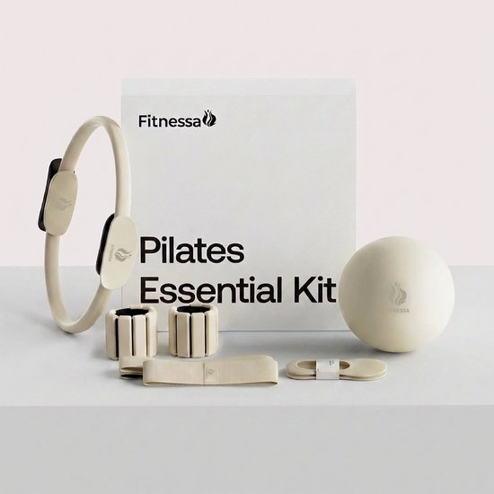 Fitnessa Pilates Gift Box – Luxe 8-delige Pilates Set Beige – Complete Set met Pilates Ring, Gewichten, Antislip Sokken, Weerstandsbanden & Pilates Bal –pilates set voor thuis– Perfect als cadeau – gezond geschenk voor verjaardagen en feestdagen