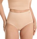 Model met beige slip met hoge taille en crop top. De slip heeft een subtiel 'Ten Cate' logo.