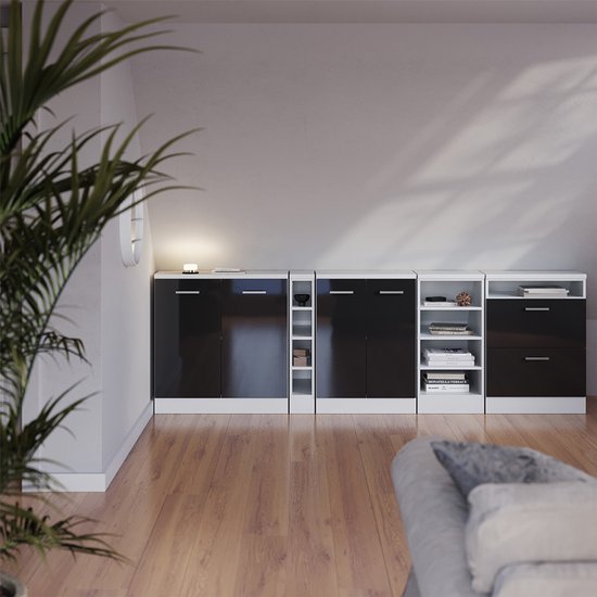 Moderne zwarte en witte opbergkasten met laden en planken in een woonkamer