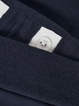 Donkerblauwe joggingbroek met een verstelbare tailleband met knoopsluiting.