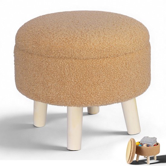 Pouf rond en bouclé teddy beige avec quatre pieds en bois sur fond blanc. Encart : pouf avec espace de rangement.