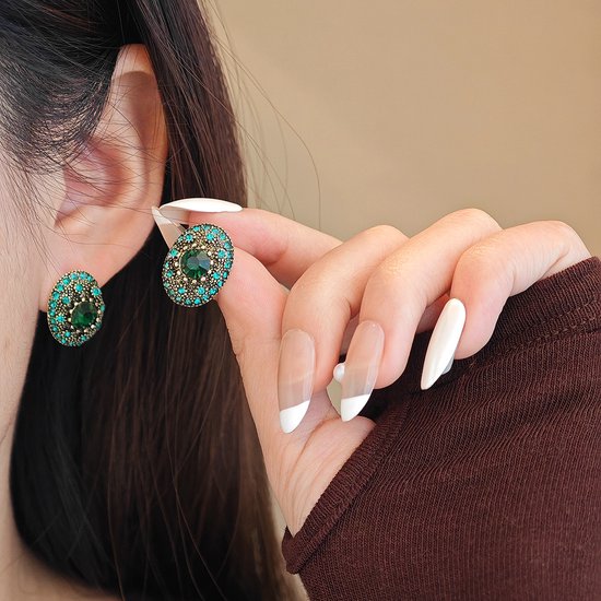 Trendy oorknopjes / Ovale oorknopjes met diamanten en smaragd / Vintage-stijl, lichte luxe, modieuze en artistieke oorbellen