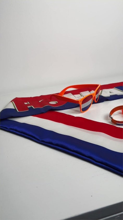 Nederland Voetbal Supporterskit/Feestartikelen voor Oranje en Koningsdag – Complete Fan Party Feest Set met Vlag, Bril, Sjaal, Armband en Schmink