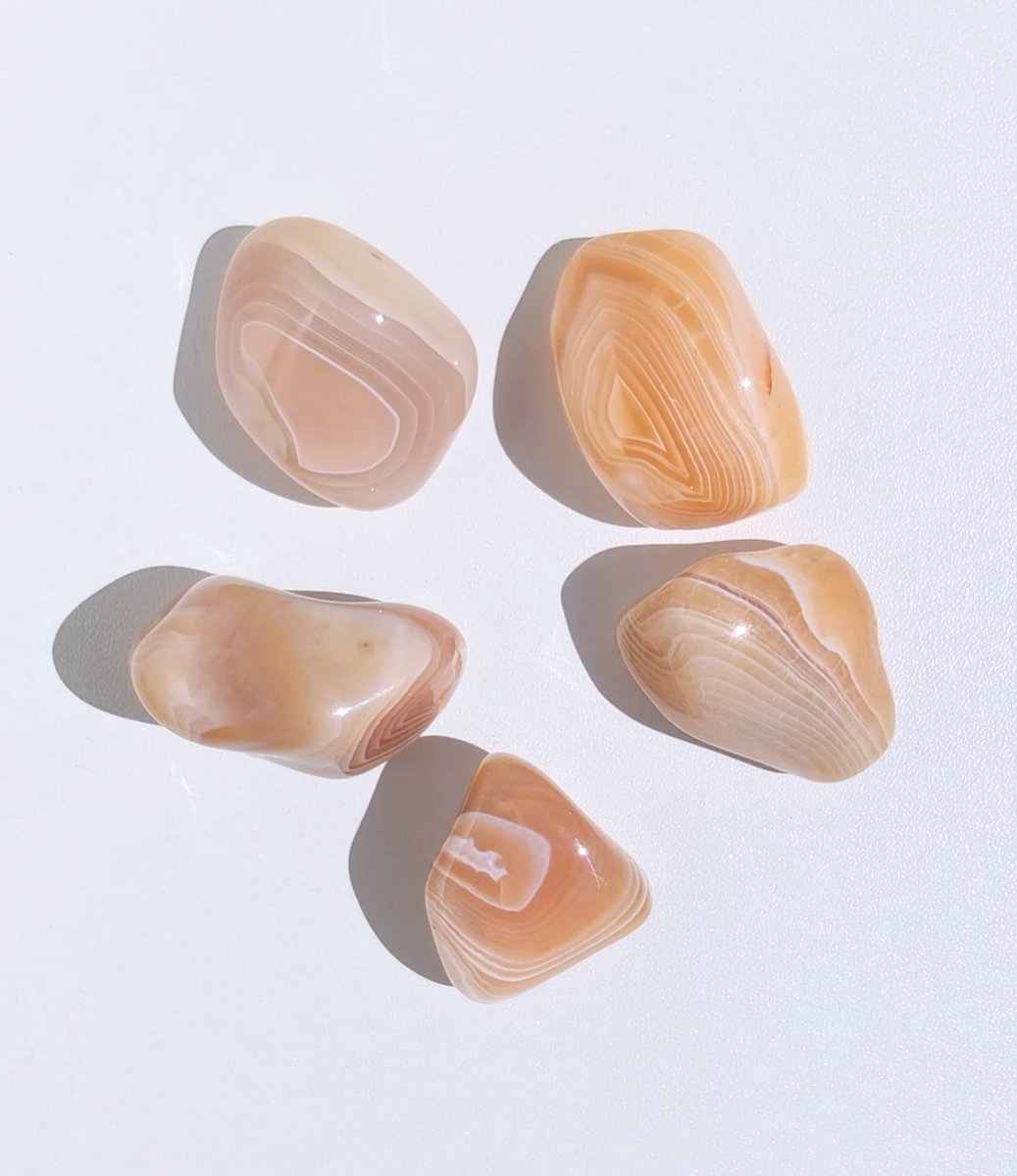 ThaleiaDesign - Abrikoos agaat trommelstenen - edelstenen - mineralen en kristallen - woondecoratie - agate - interieur - meditatie - gemstone - cadeau vrouw - chakra - trommelsteen - handsteen - zaksteen - rustgevend - positieve energie - healing
