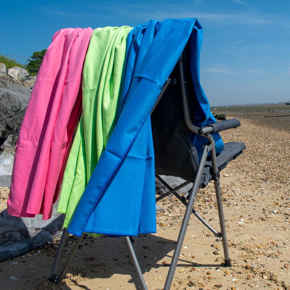 TRIXES Roze Microfiber Strandhanddoek - Compact en Ultralicht met Draagtas