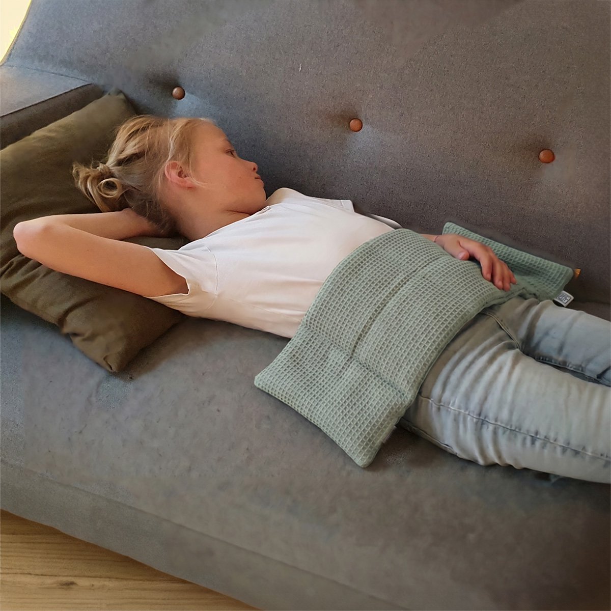 XL Met Pit ✿ Nek en schouders - Wasbare hoes - Warmte pittenkussen / coldpack – Magnetron / Vriezer - Pittenzak Made in NL/BE – Geen kersenpitkussen maar tarwe – Oud groen Wafel — afbeelding 7