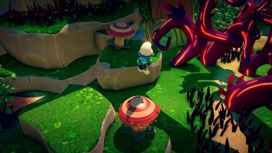 Een Smurf zit op een stenen rand, kijkend naar kleurrijke paddenstoelen en kronkelende paarse planten.
