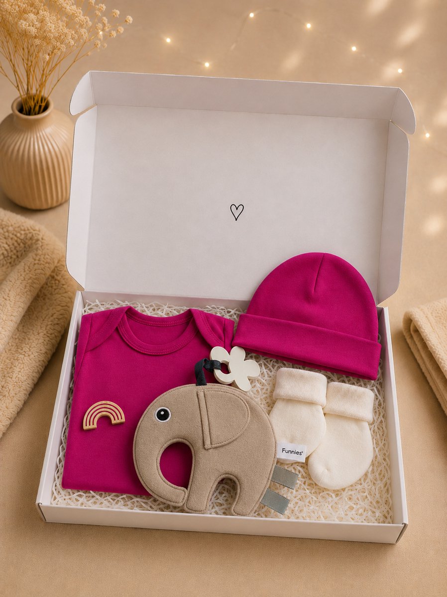 Kraamcadeau meisje Fuchsia origineel – Luxe Baby Giftset in Brievenbusdoos – Rompertje, Babymutsje, Sokjes & Knuffel/Tutpop Olifant – Perfect Babyshower & Gender Reveal Cadeau