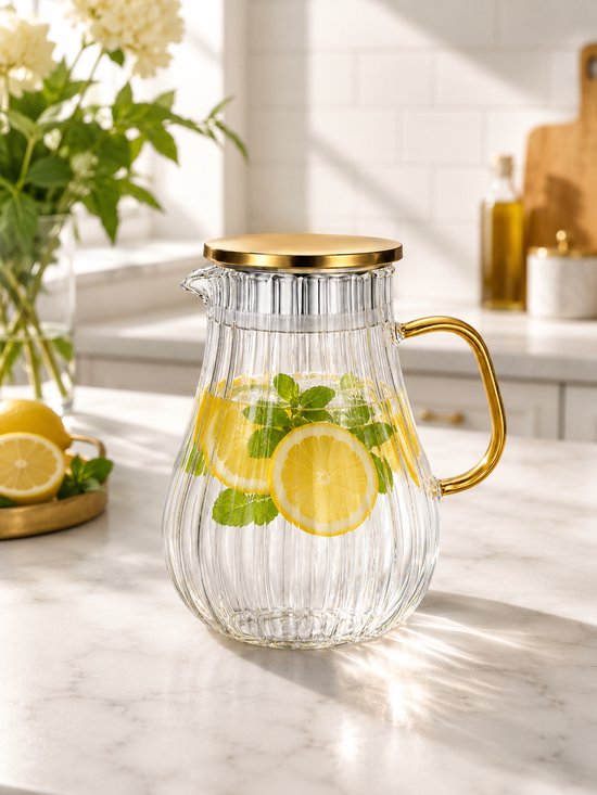 Mevaz Carafe à eau en verre 1800 ml – Carafe avec couvercle et poignée – Carafe à jus pour eau, jus et thé glacé – Verre nervuré transparent – Design de luxe