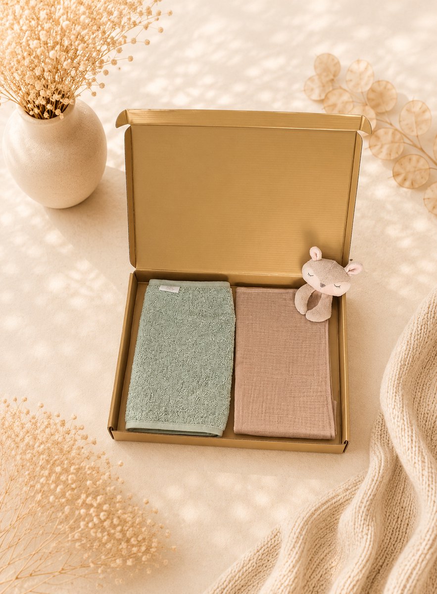Kraampakket beige / groen – Hydrofiele Knuffeldoek & Slab 100% Katoen – Baby Cadeauset – babyshower – neutraal – jongen – meisje – Gouden Geschenkverpakking – Brievenbus Kraamcadeau