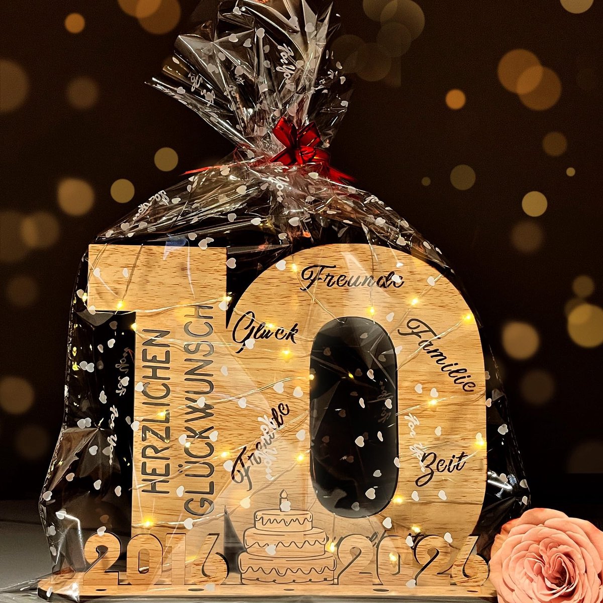 Dailygoods- Gastenboek Houten Bord - 10e Verjaardag - Verjaardagsgetallen - Jubileum - Met LED-Lichtketting - Inclusief Cellofaanzakjes - Verjaardagsboek