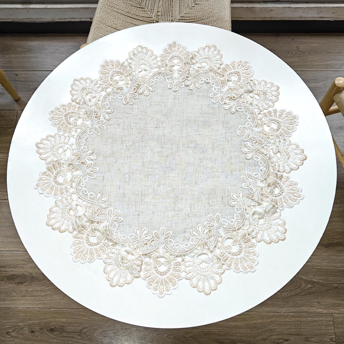Dailygoods- Tafelkleed Rond 60 cm - Beige Linnen - Kanten Rand - Tafeldecoratie - Eetkamer/Keuken - Hoogwaardige Materialen - Tafelmat