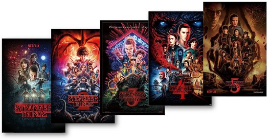 Cinq affiches de Stranger Things alignées.