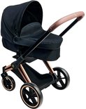 Zwarte poppenwagen met bruin handvat en koperkleurig frame.