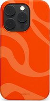 Oranje hoesje met golvende lichtoranje patronen, voor iPhone 14 Pro.