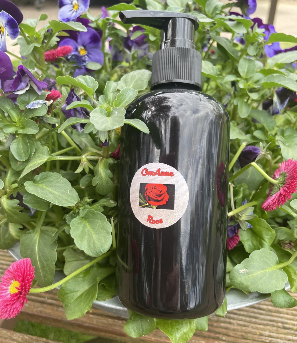 Handzeep Rozen 350 ml. Puur Natuur!! van OmAnne Prijs inclusief verzending!!