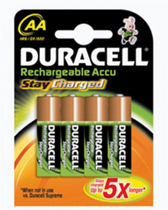 Verpakking met 4 Duracell Rechargeable Accu AA batterijen, groen met koperen top. "Stay Charged".
