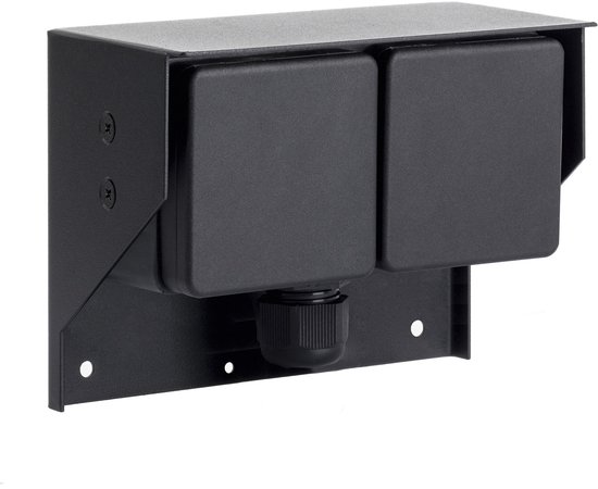 Gesloten zwart buitenstopcontact met twee compartimenten en kabelinvoer, gemonteerd op een metalen plaat.
