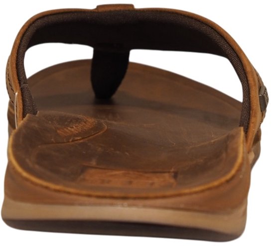 Achterkant van een bruine leren Reef teenslipper.