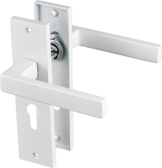 Set van twee witte deurklinken met langwerpige schilden en sleutelgaten, met zichtbare stift.