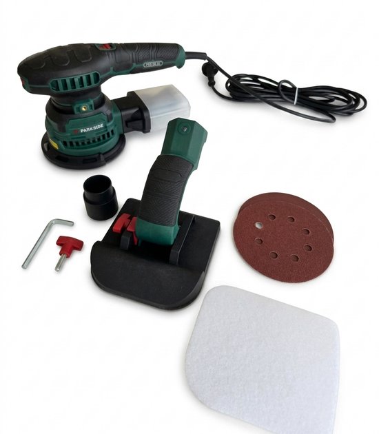 Zwarte en groene schuurmachine met accessoires: schuurschijven, stofopvangbak, hulpstukken.