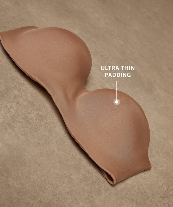 Beige strapless bh met ultradunne padding.