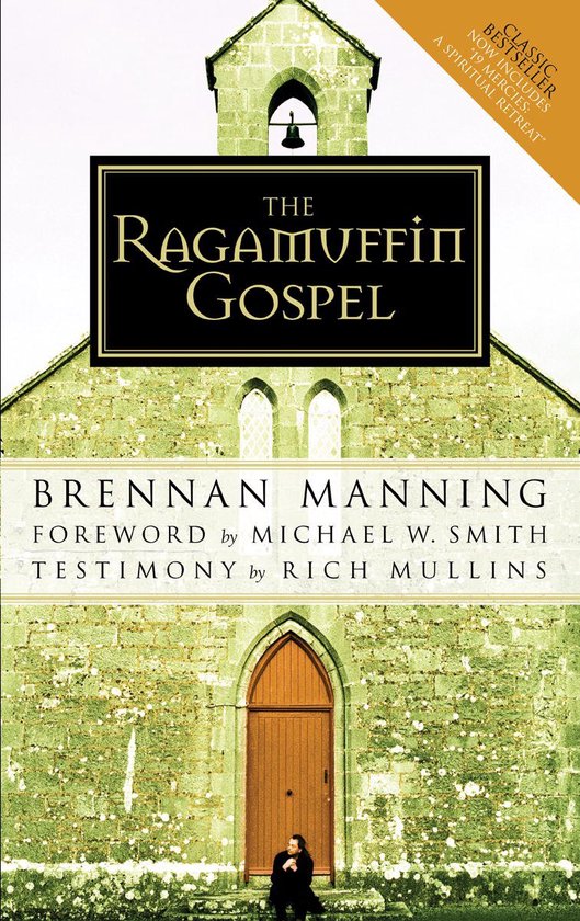Boekomslag "The Ragamuffin Gospel" van Brennan Manning, met een kerk en een man zittend voor de deur. Bevat "Classic bestseller" en "A spiritual retreat".