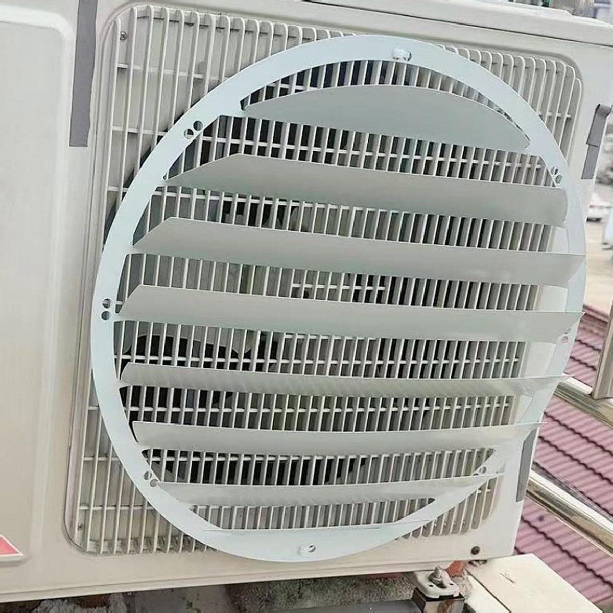 Afdekking AC-unit buiten - Airco windscherm condensor - Luchtstroom sturen - Roestvrij staal weerbestendig - 43x43cm tot 60x60cm - Wit