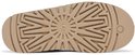 Onderkant van een bruine UGG Tazz slipper met beige zool en UGG logo.