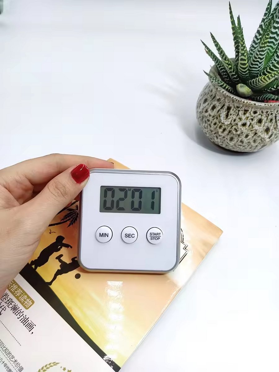 Juleika® Timer Wit | Incl. 1x AAA Batterijen | Magnetische Digitale Kookwekker | Witte Magneet Uitklapbare Standaard | Duidelijk Digitaal LCD-scherm | Compact | Lichtgewicht — cadeau in Kookcadeaus - foto 2