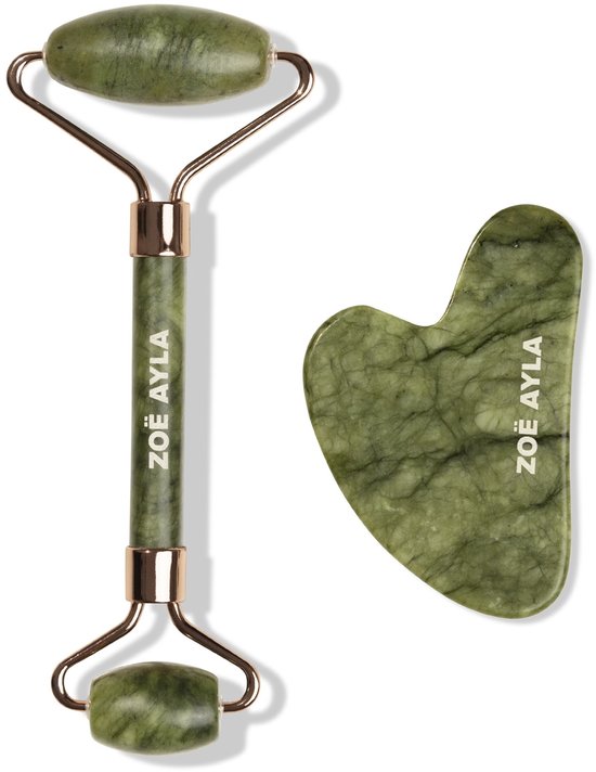 Groene jade roller met 'ZOË AYL' op de steel en gua sha steen.