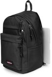 Zwarte Eastpak Day Pak'r Pro rugzak met een laptop die uit een zijvak steekt.